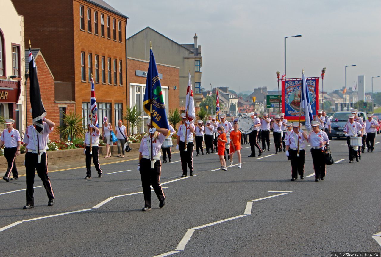 Марш оранжистов в Кэррикфергюсе Кэррикфергюс, Великобритания