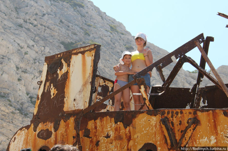 Дети облазили всю посудину Остров Закинф, Греция