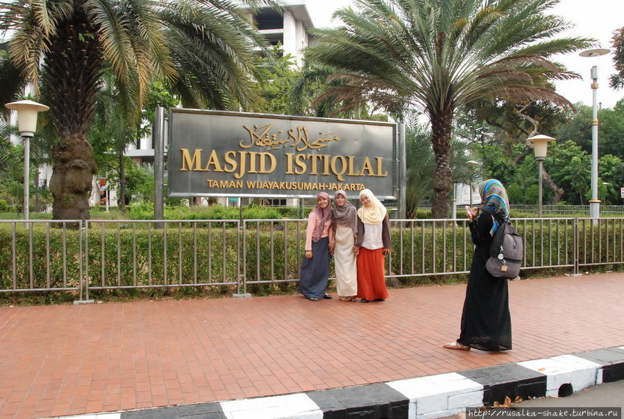 Мечеть Истикляль - самая большая мечеть Индонезии