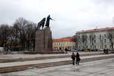 Памятник Великому Князю Гедиминасу на Кафедральной площади.