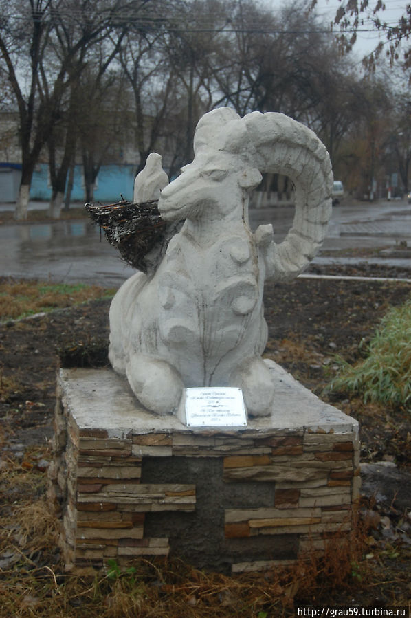Скульптура архара с гнездом Уральск, Казахстан