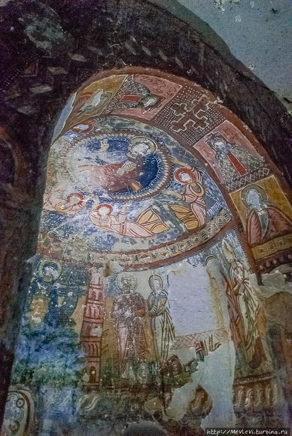 Одна из многочисленных церквей в долине Ихлара Ихлара (долина), Турция