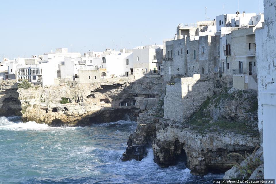 Пешеходный маршрут в историческом центре Polignano a mare Полиньяно-а-Маре, Италия