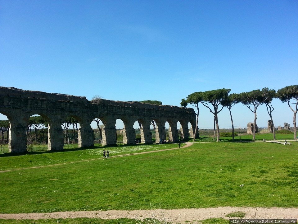 Парк Античные  Римские Аккуэдотти — апрель 2015 Рим, Италия