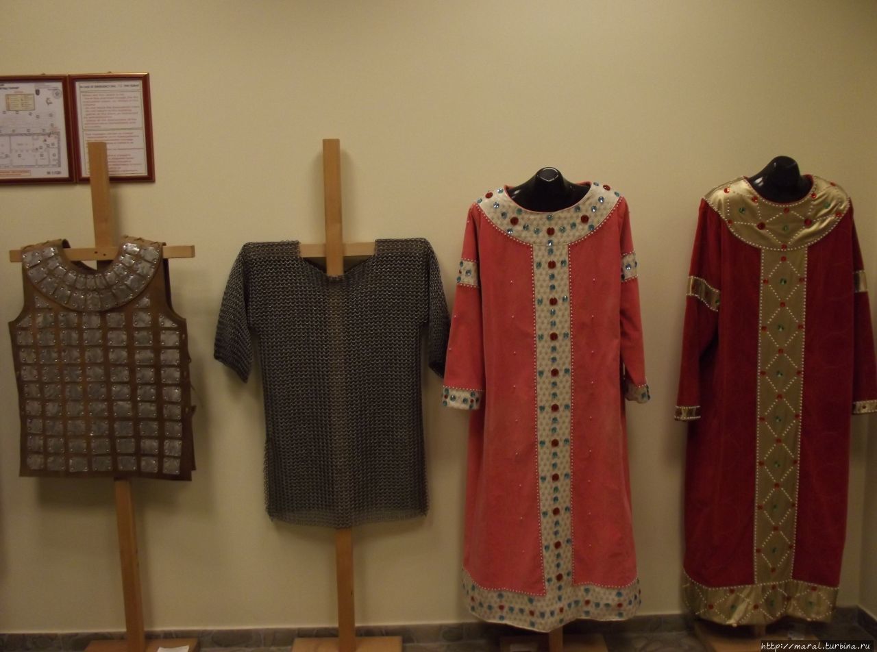 Кольчуги воинов и царское одеяние