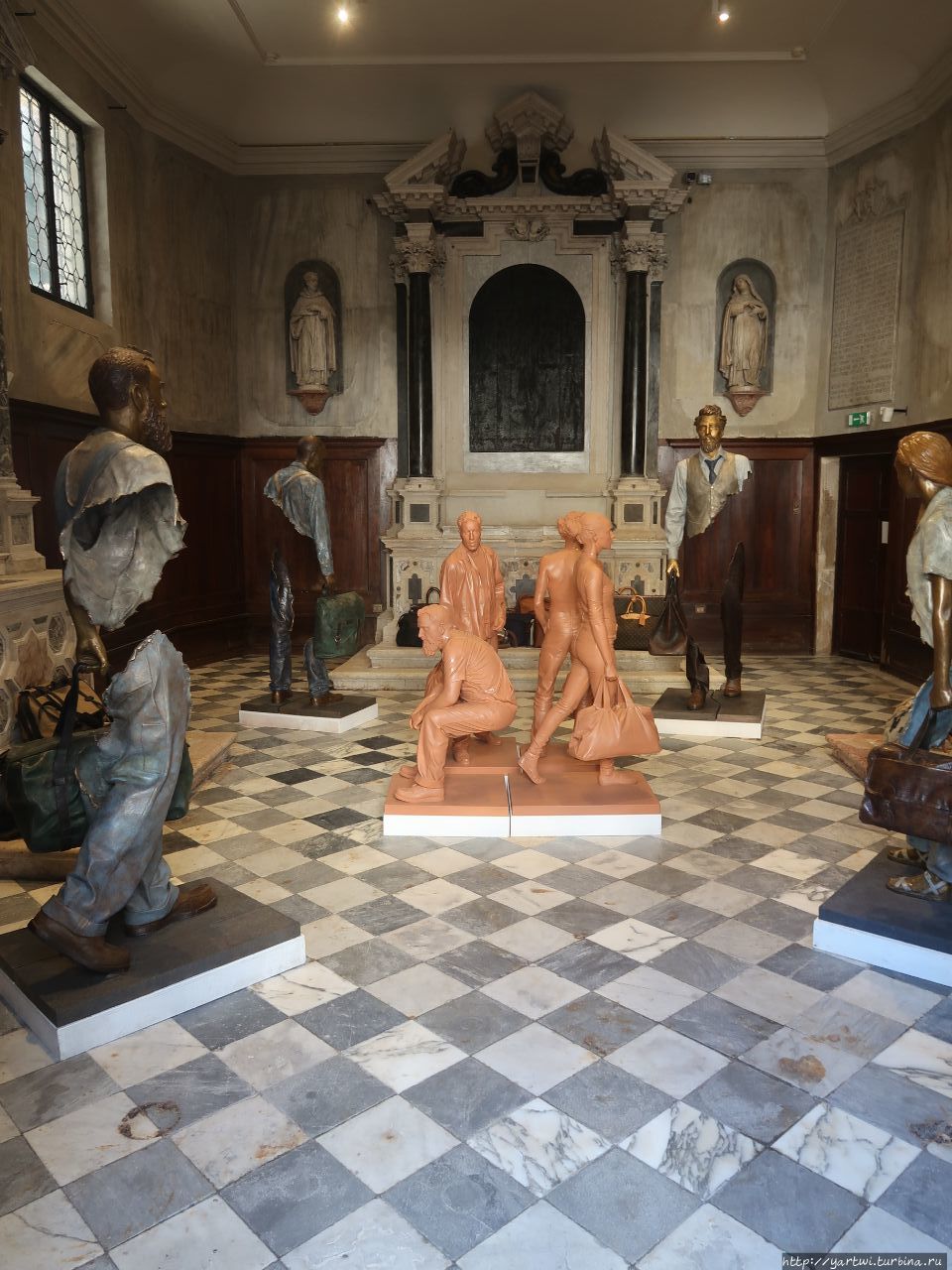 В Венецианских двориках можно увидеть музей современного искусства. Венеция, Италия