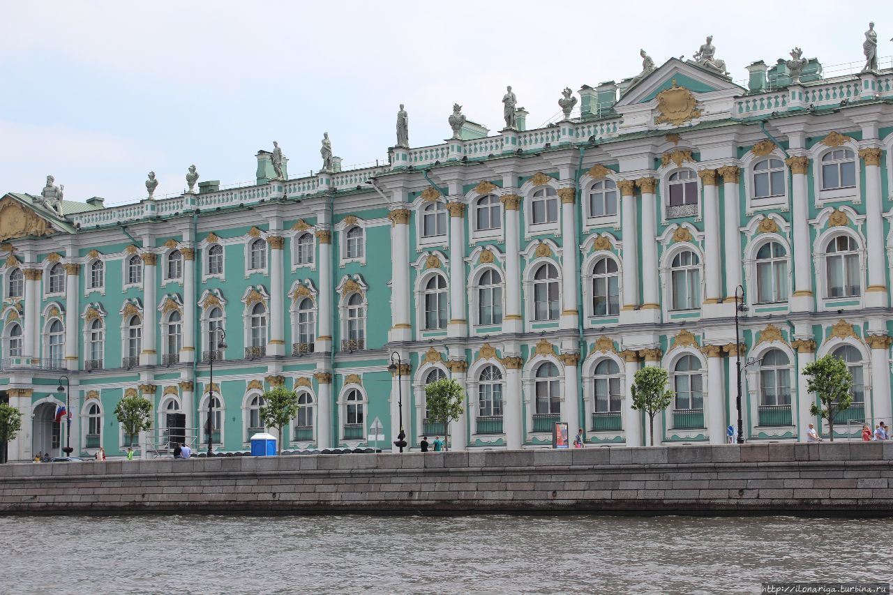 Вокруг Эрмитажа. Напевая песенку... Санкт-Петербург, Россия