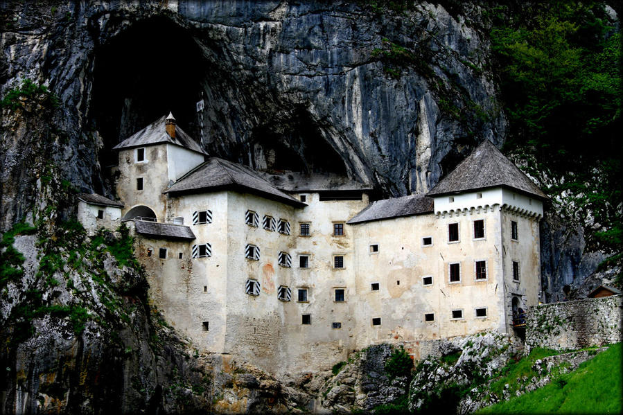 История древнейшего замка Словении