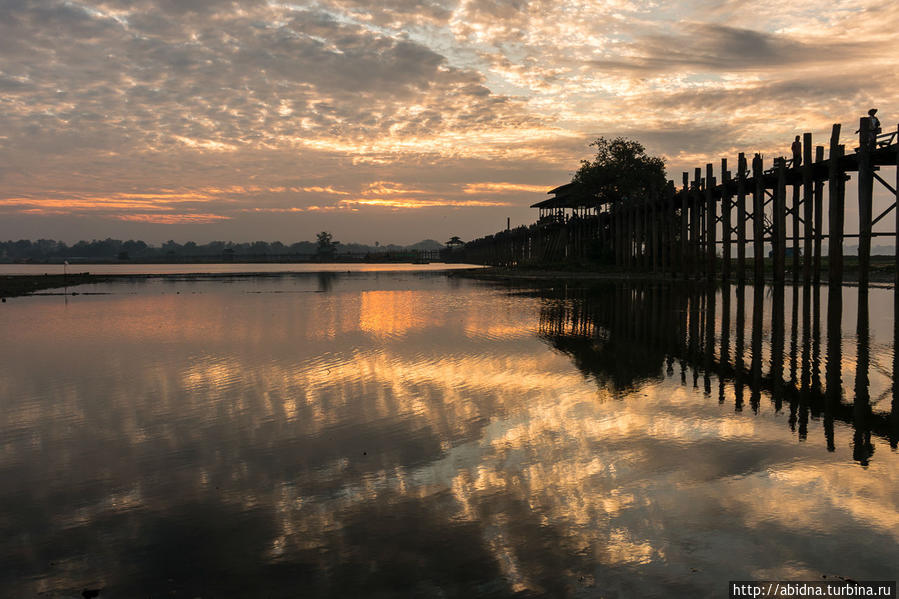 Рассвет у моста У Бейн Мандалай, Мьянма