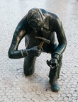 Памятник каменщикам в Лиссабоне. Из интернета