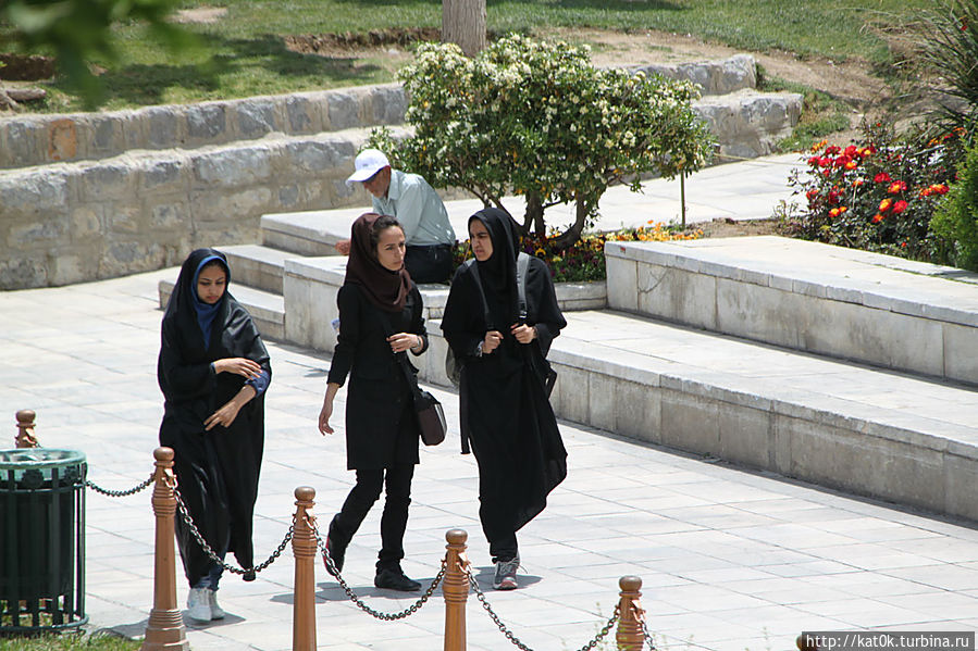 Девушки на прогулке. Эсфахан Иран