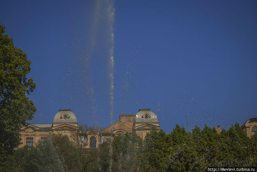 Фонтаны у Латвийской Оперы Рига, Латвия