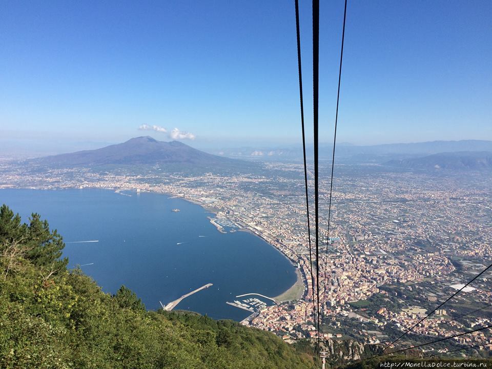 Monti Lattari — вершина горы Monte Fiato Кастелламаре-ди-Стабия, Италия