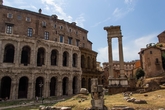 Театр Марцелла и развалины храма Аполлона Сосиана