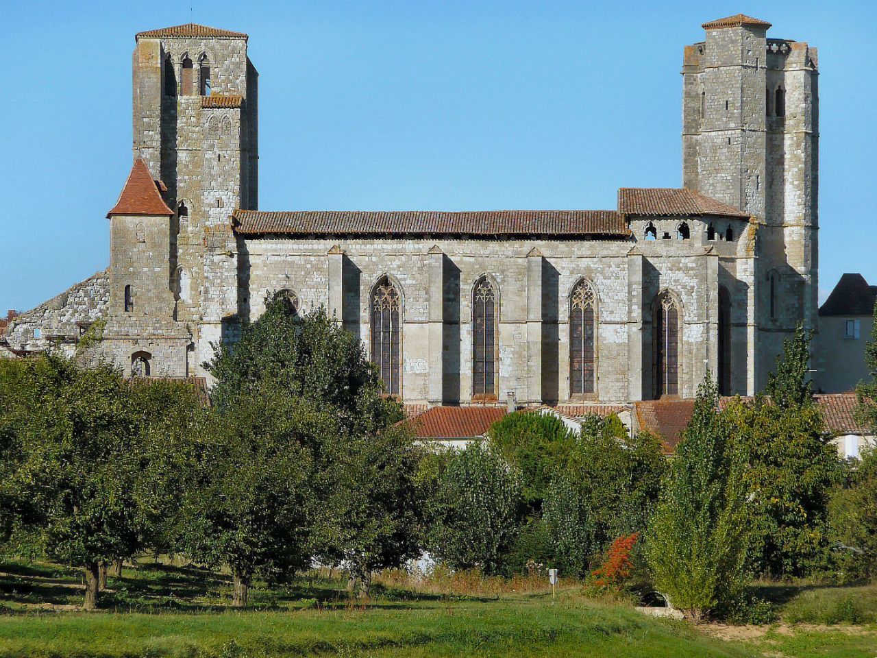 Церковь Сен-Пьер-ла-Ромье / Église Collégiale Saint-Pierre