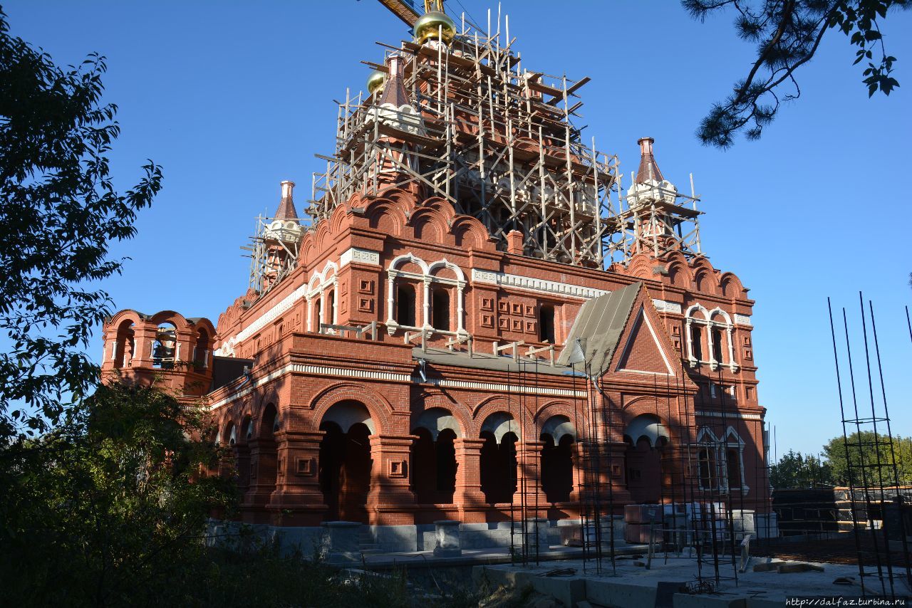 Строится собор Св. Троицы в Топловском монастыре Керчь, Россия
