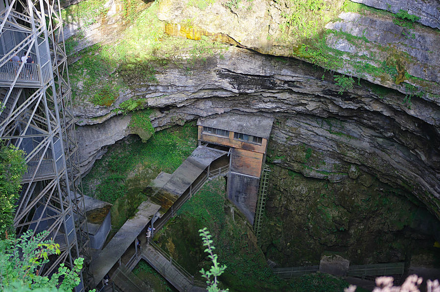 Еще сверху пещеры поражают своим масштабом.. Падирак, Франция
