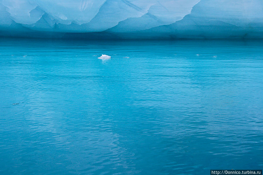Манящая ледяная бирюза Земля Франца-Иосифа архипелаг, Россия