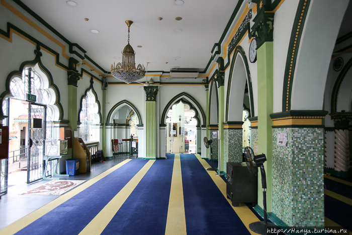 Интерьер мечети. Фото из интернета Сингапур (столица), Сингапур (город-государство)