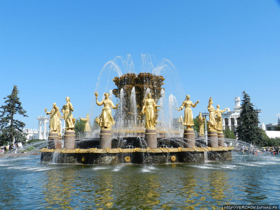 Флешмоб в фонтане Москва, Россия