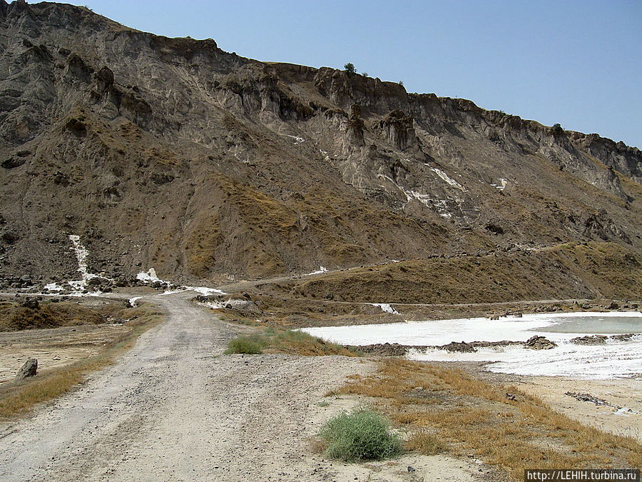 Поселок орзу. Ходжа Мумин соляная гора. Гора Ходжа Мумин в Таджикистане. Соляная гора в Таджикистане Ходжа Мумин. Соляная гора Куляба.
