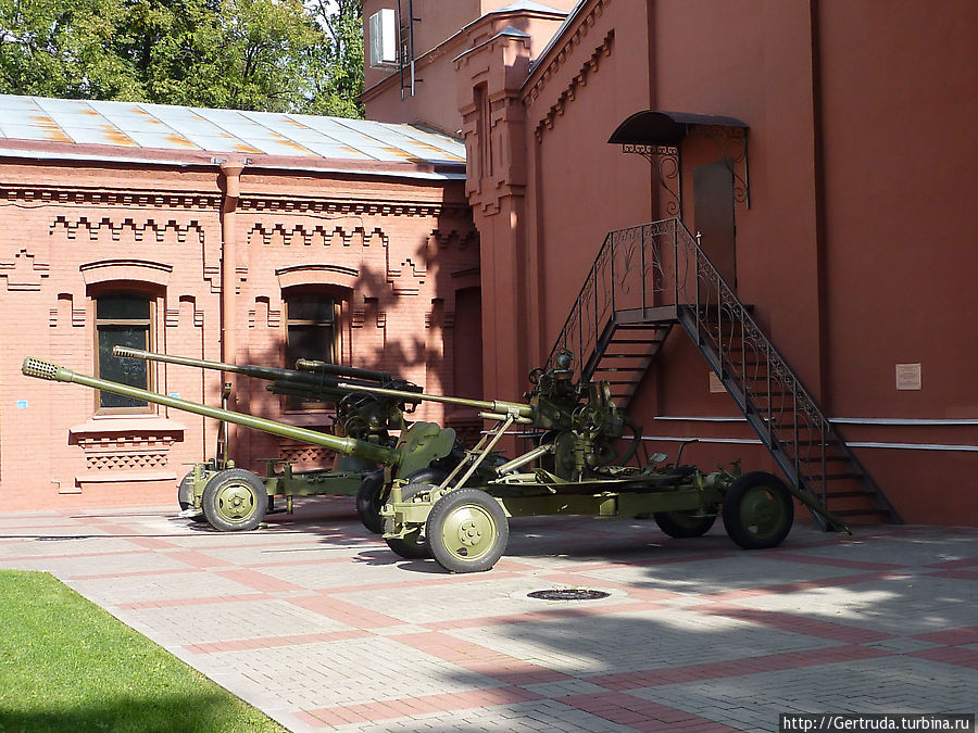Орудия, защищавшие Водоканал во время Великой Отечественной войны. Санкт-Петербург, Россия