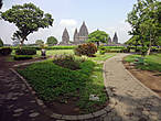 Вид на храмовый комплекс Прамбанан.