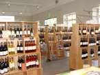 В заключение осмотра посетители могут  купить  прекрасные вина из Райнгау в винотеке Государственных виноградников Гессена.