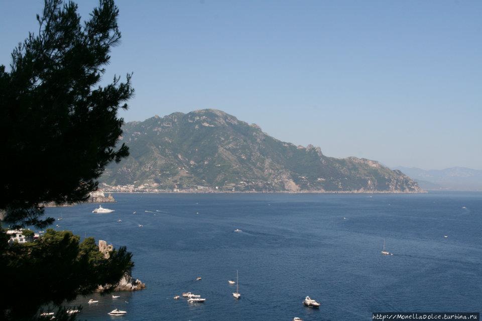 Amalfi — панорама сверху со стороны посёлка Pogerola Амальфи, Италия