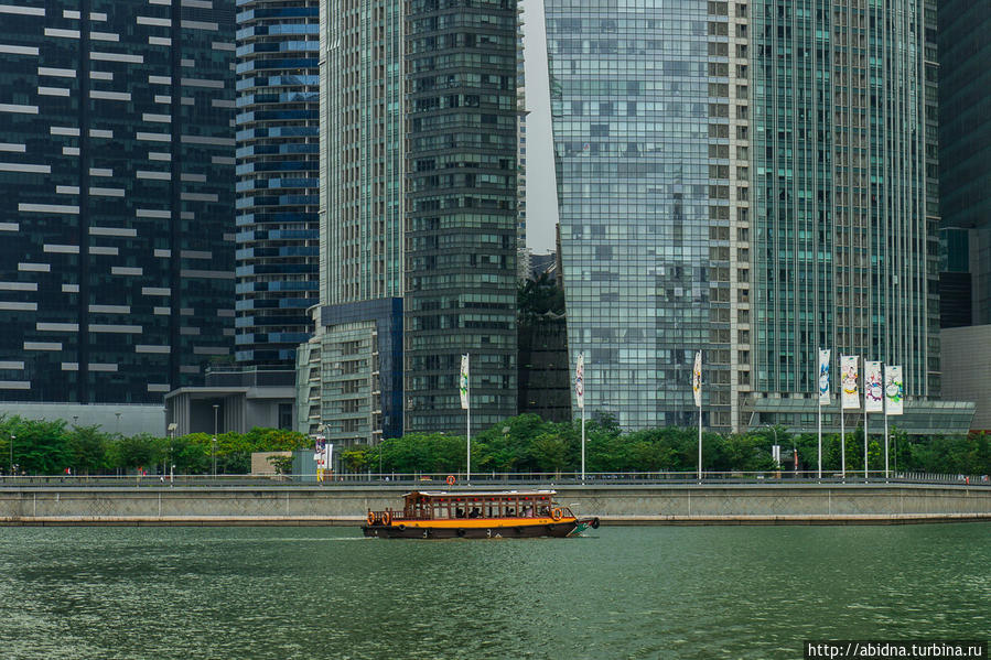 На кораблике по реке Сингапур Сингапур (город-государство)
