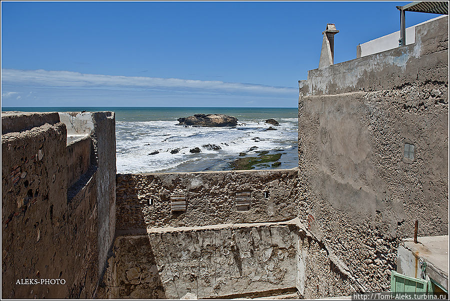 Это считается очень даже хорошими марокканскими стенами...
*