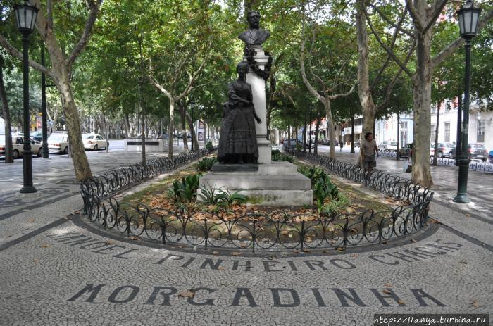 Памятник Мануэлю Пинейру Шагасу (Manuel Pinheiro Chagas), журналисту и драматургу. Из интернета Лиссабон, Португалия