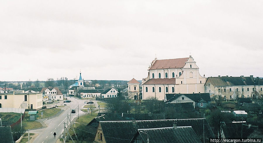 Общий вид монастыря и костела (вид сзади)