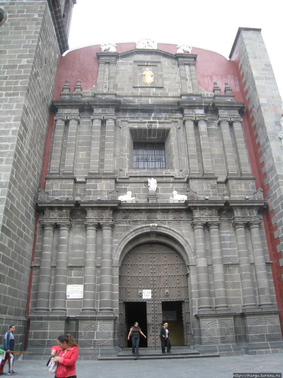 Фасад церкви Санто-Доминго в Пуэбле