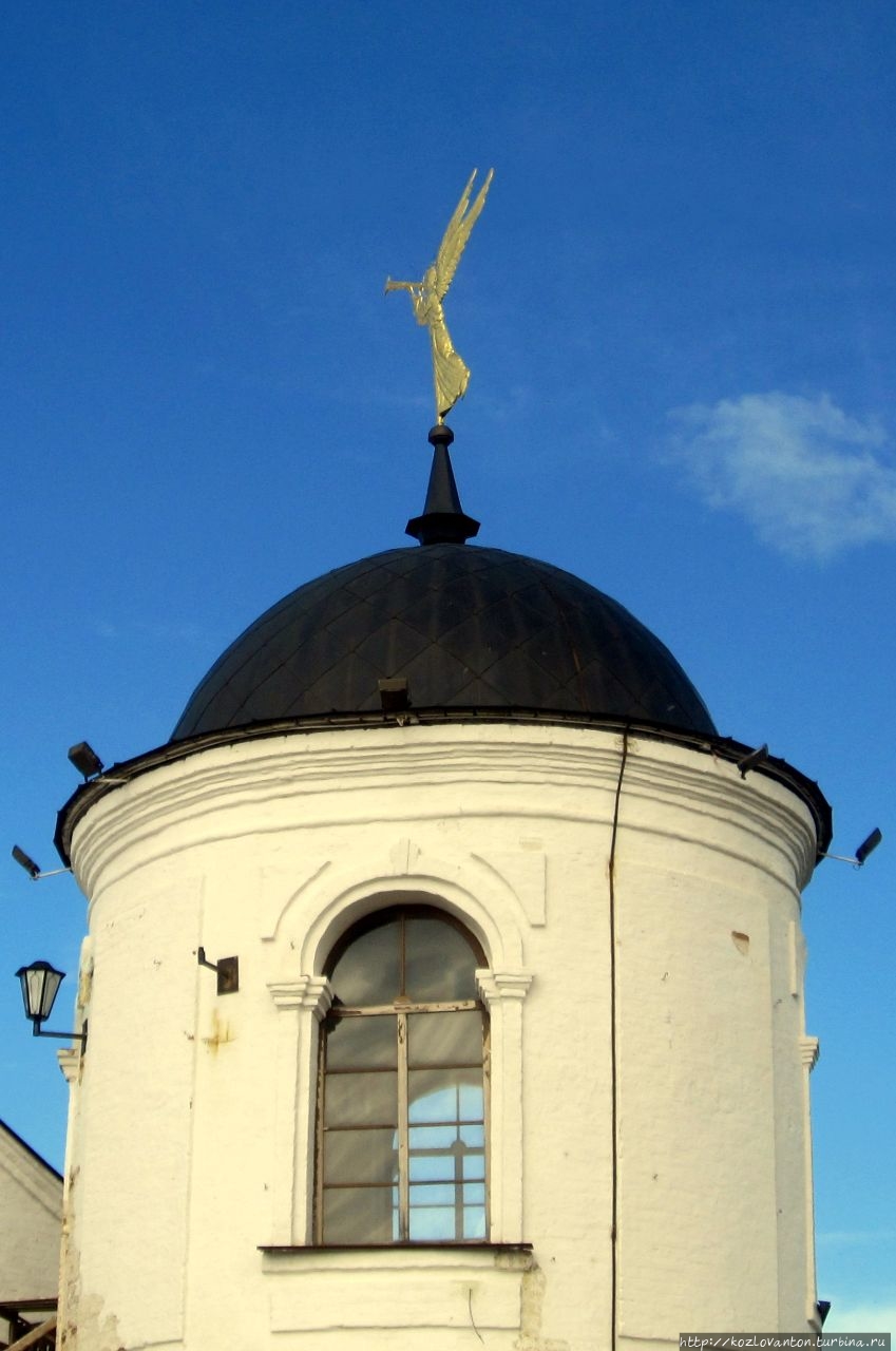 Юго-Восточная круглая башня с ангелом на шпиле. Тобольск, Россия