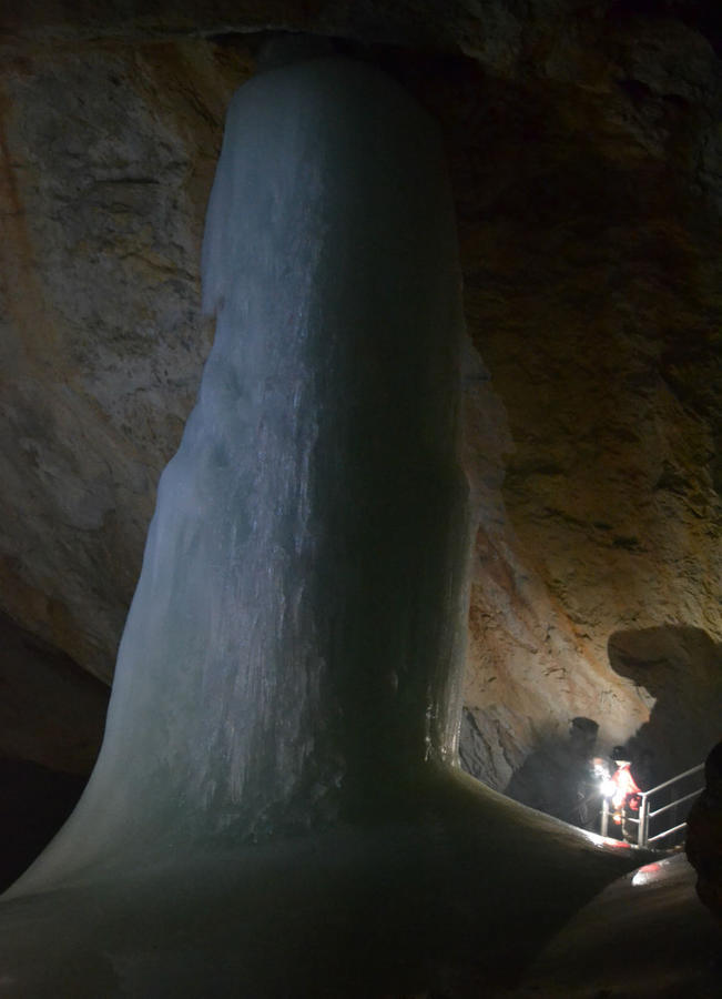 Ледяная пещера Айсризенвельт Верфен, Австрия