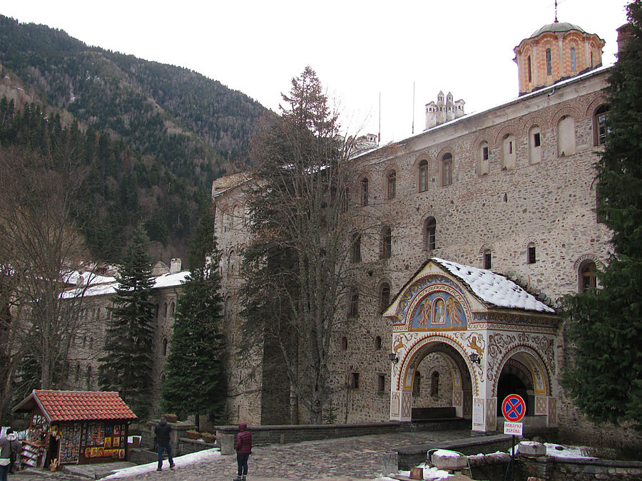 Рильский монастырь — яркое чудо в горах Рильский монастырь, Болгария