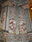 Хюэ.  Гробница  императора Кхай Диня. Мозаичные украшения стен здания гробницы