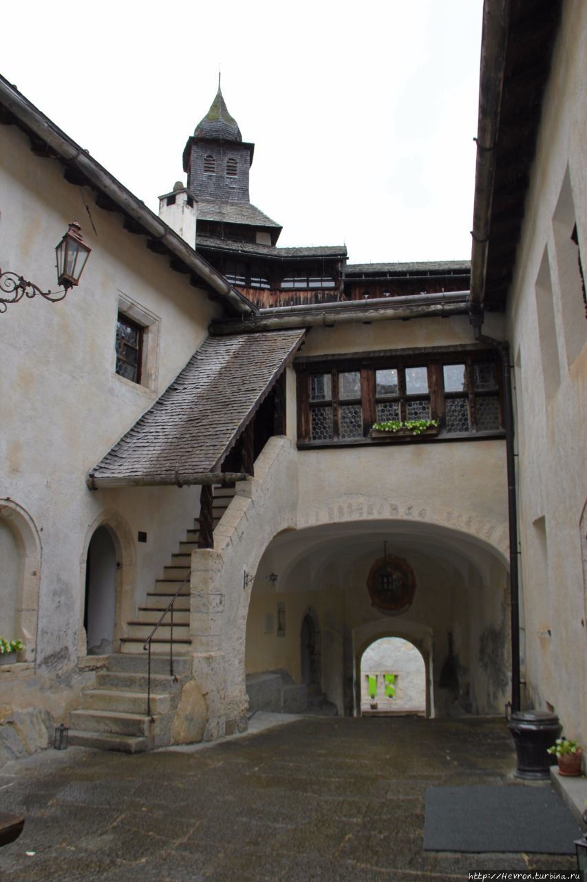 Замок Тарасп Швейцария