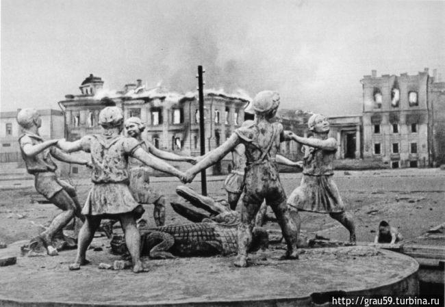 Фотография фонтана от 23 августа 1943 года (из интернета) Волгоград, Россия