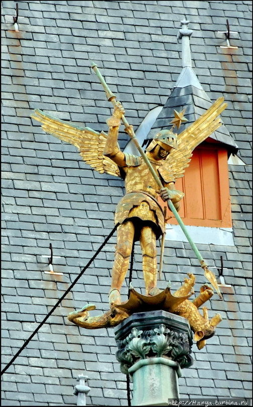 Здание провинциального суда в Брюгге. Георгий Победоносец, попирающий змея. Фото из интернета Брюгге, Бельгия