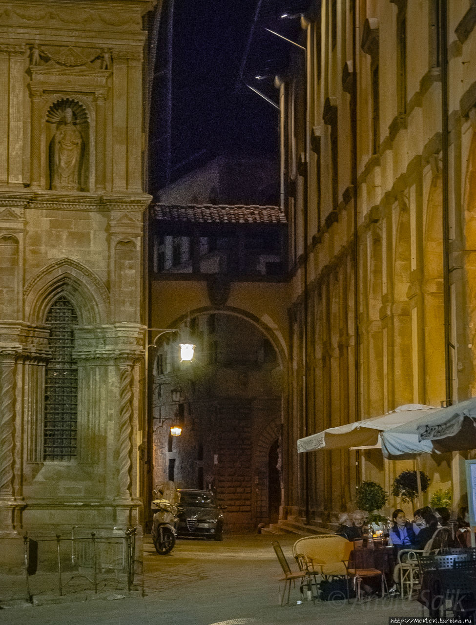 Улица, Тоскана, ночь Ареццо, Италия