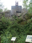 Старая каменоломня и кран. Лавовые скалы Еттрингер Лай