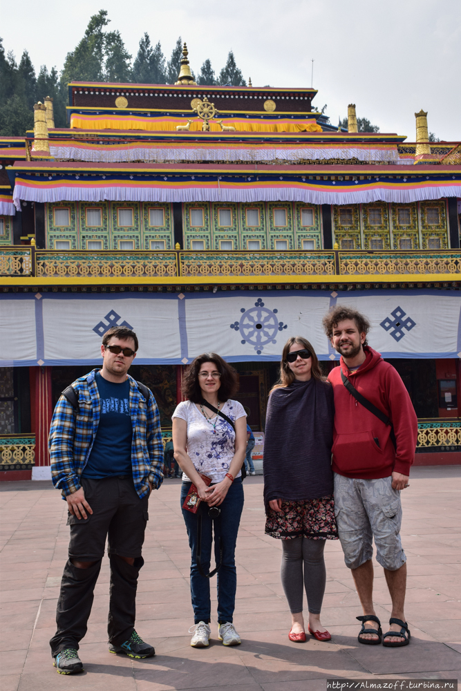 Сокровища тибетских гуру Монастырь Румтек, Индия Сокровища тибетских гуру Монастырь Румтек, Индия