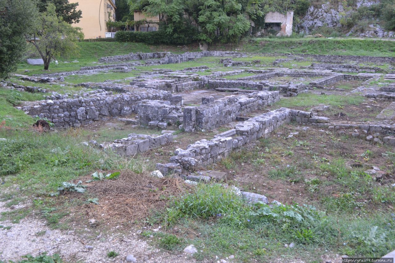 Руины храма Св Петра и бенедектинского монастыря Котор, Черногория