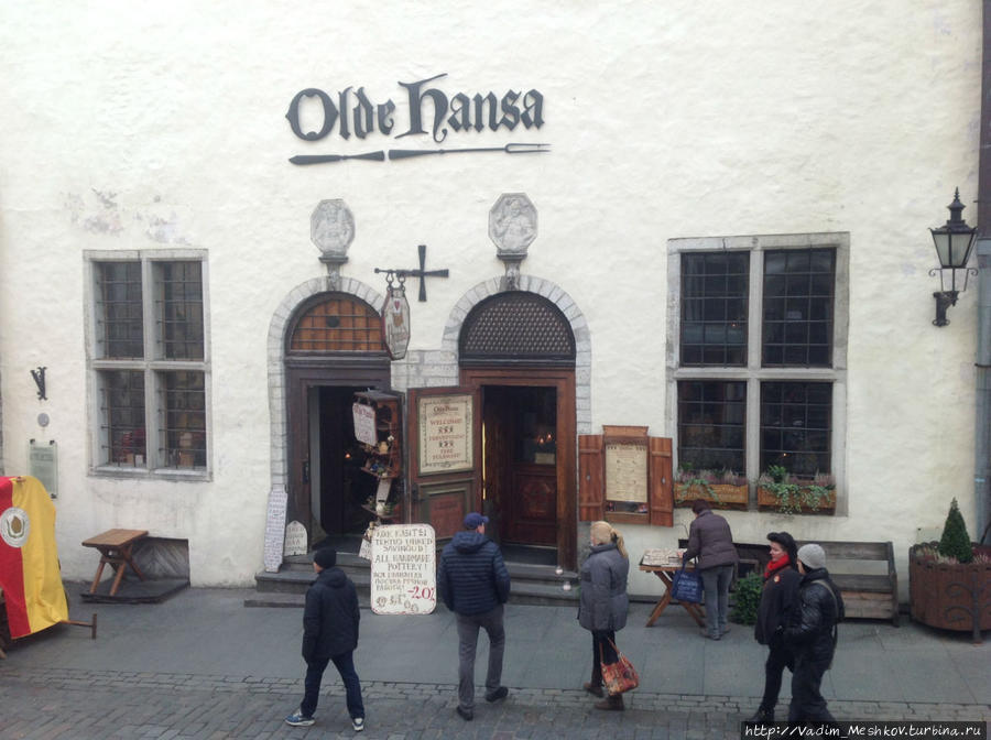 Средневековый ресторан Olde Hansa, в котором можно съесть медведя, зайца, быка. Таллин, Эстония
