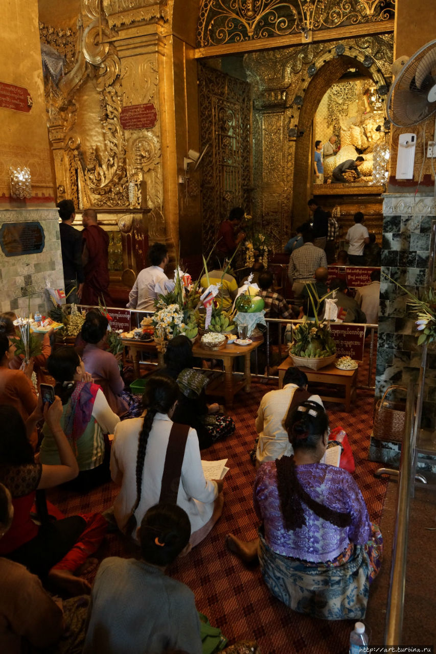 Махамуни. Священная реликвия Мандалая. Мандалай, Мьянма
