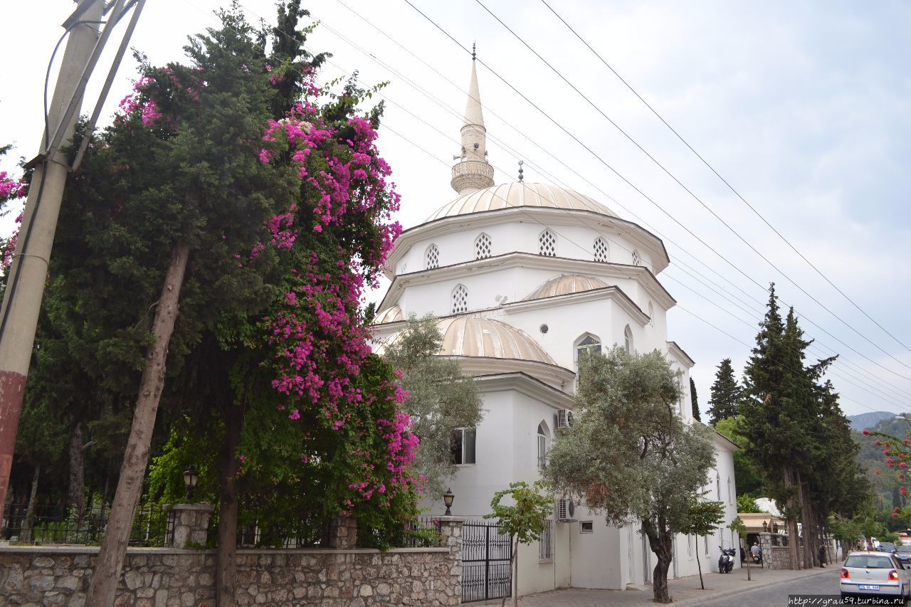 Центральная мечеть Yesil / Merkez Yesil Cami