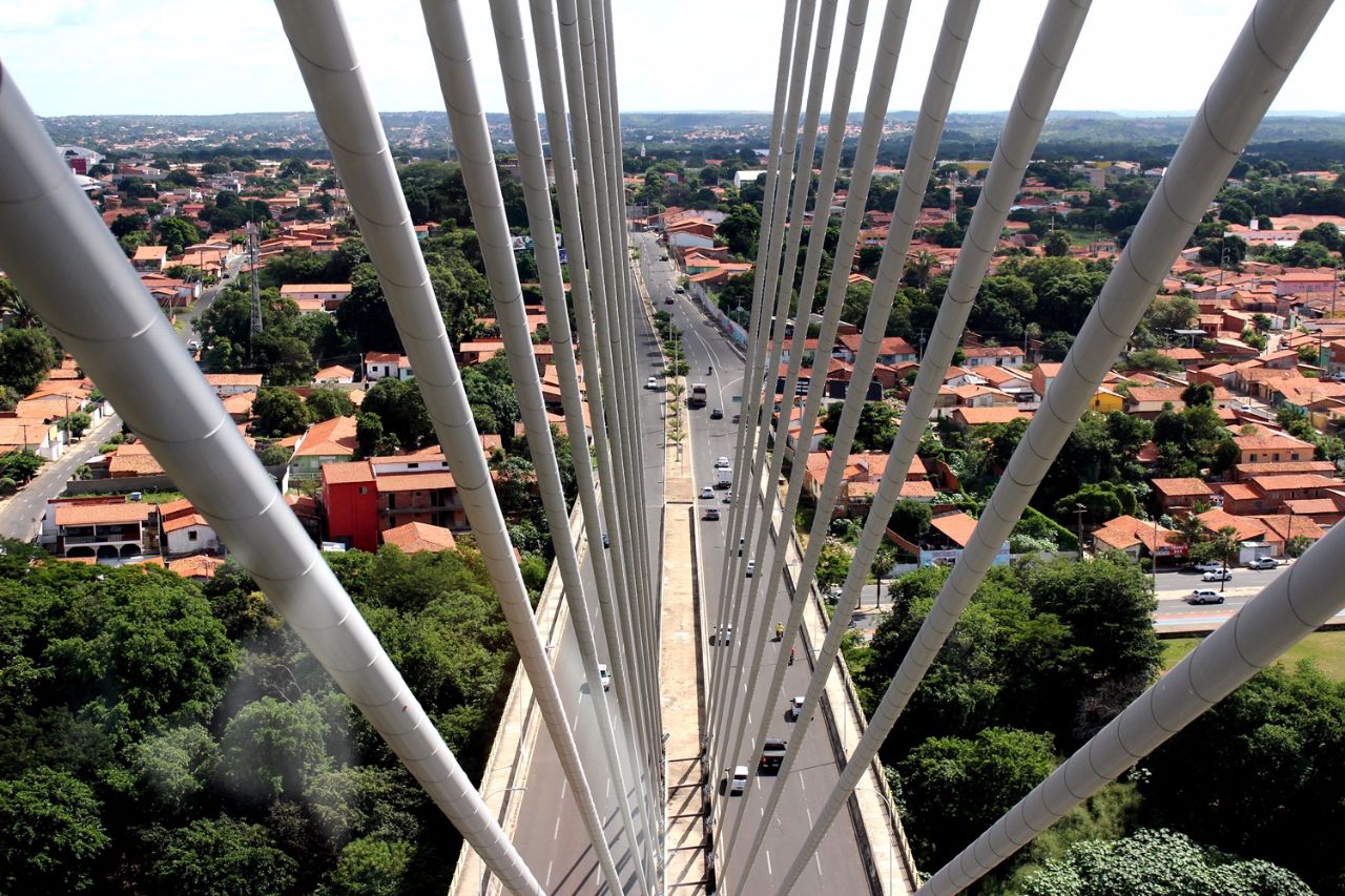 Вид из движущегося лифта с прозрачной стеной Терезина, Бразилия