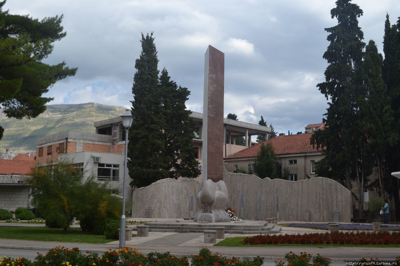 Памятник защитникам города Требинье Требинье, Босния и Герцеговина